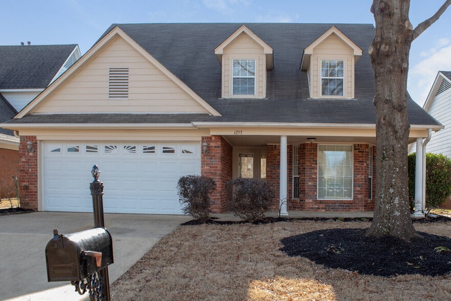 Primary Photo - 1253 Greenwich Dr