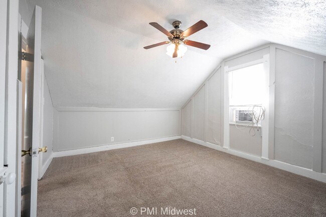 Building Photo - Charming 1-Bedroom Duplex with Modern Amenities in Mooresville!