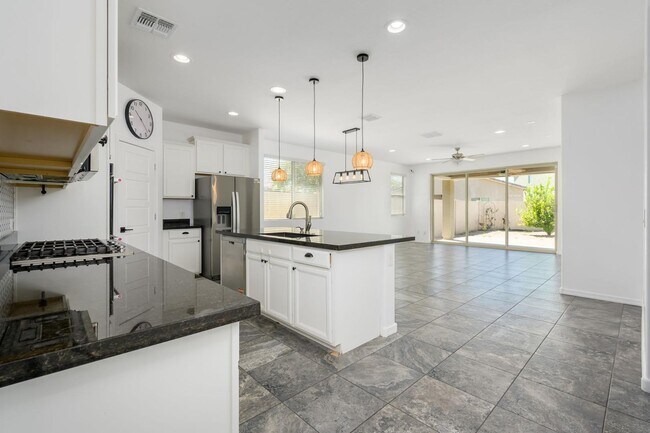 Building Photo - 8536 S 40th Glen