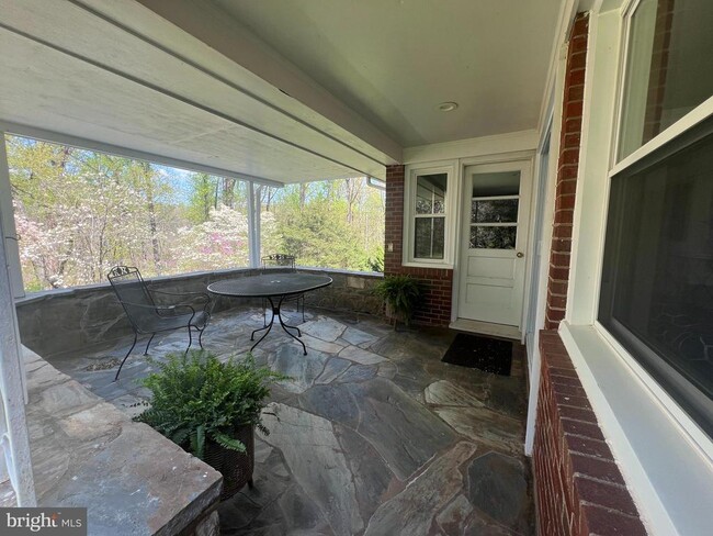 Building Photo - 5472 Merry Oaks Rd