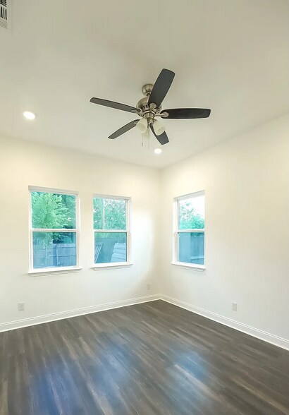 Building Photo - 116 Willow Ln