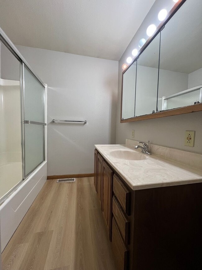 Building Photo - 2540 S Edgewood Dr