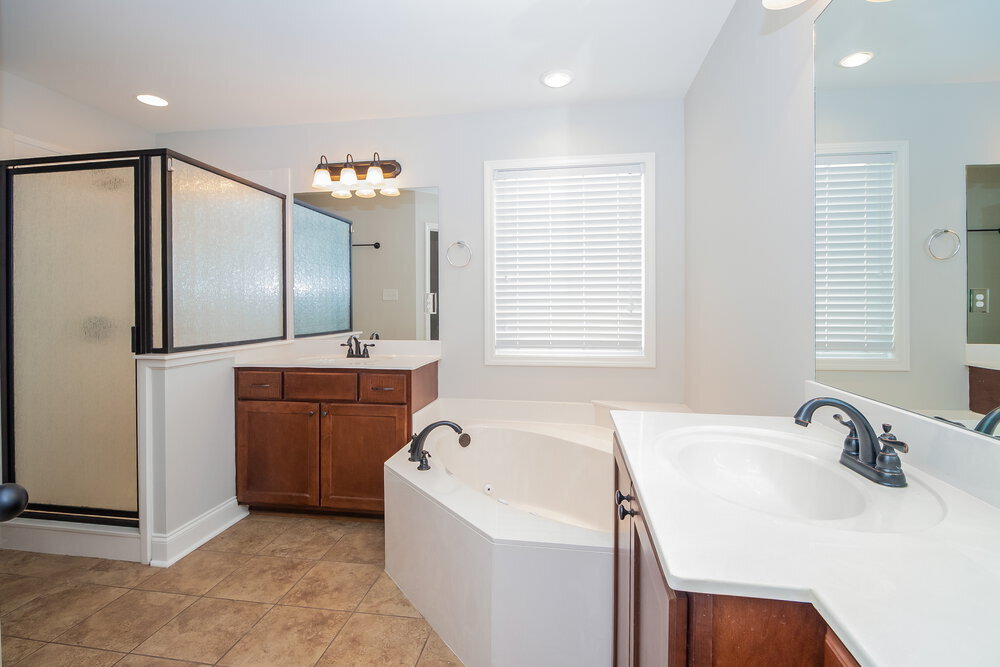 Building Photo - 3080 Magnolia Dr