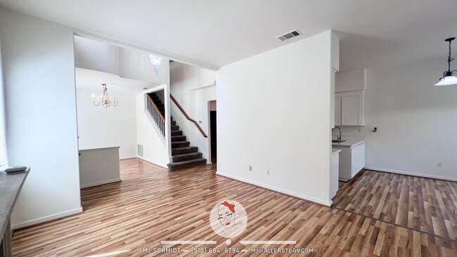 Building Photo - 303 Sutton Cir