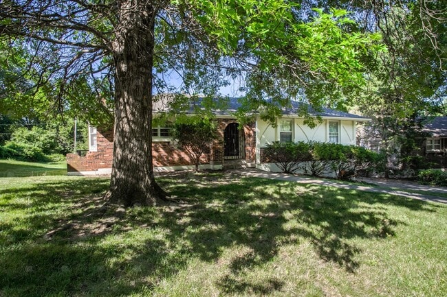 Building Photo - 8435 E 56th Terrace