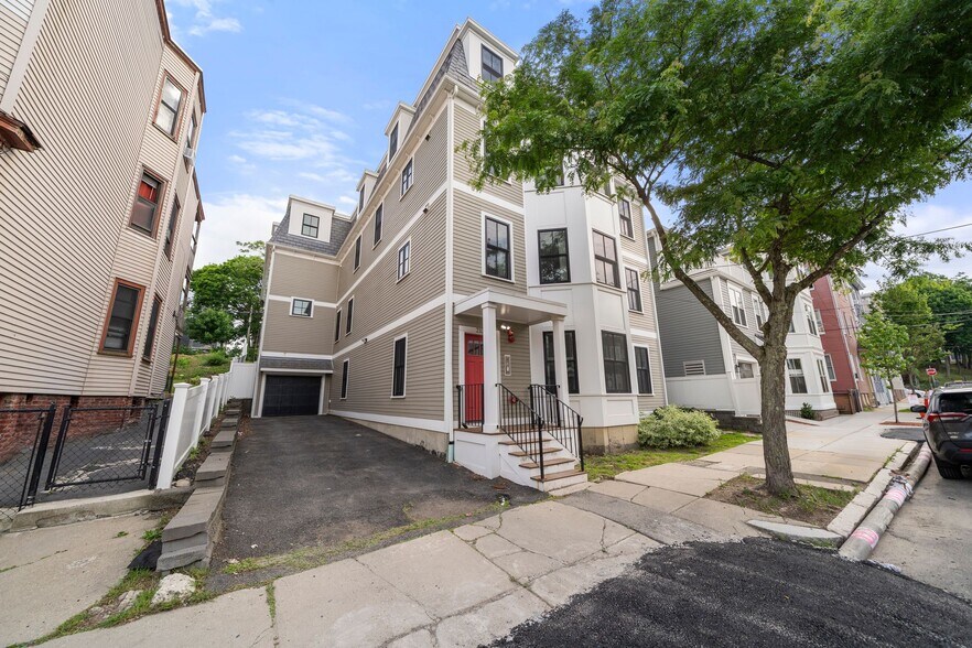 Building Photo - 213 E Eagle St