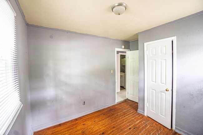 Building Photo - 3005 Ingleside Ave