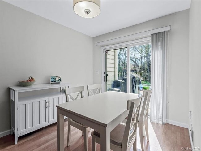 Building Photo - 54 Hidden Ridge Dr