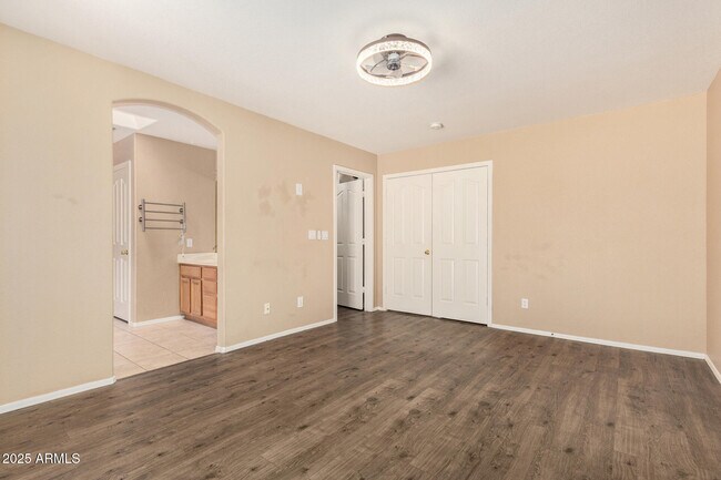 Building Photo - 2412 E Wescott Dr