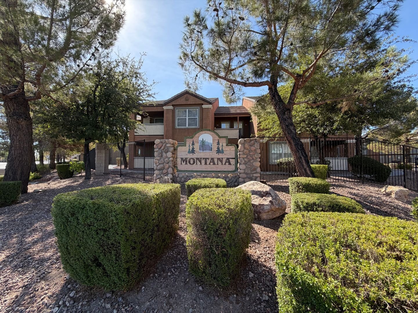 Building Photo - 555 E Silverado Ranch Blvd