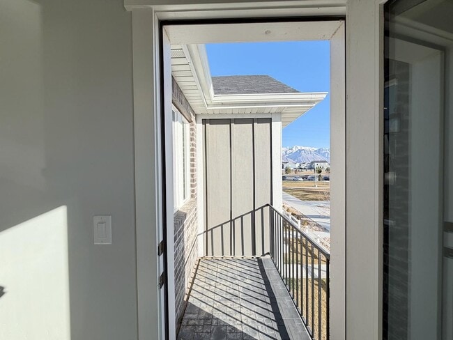 Building Photo - 347 W 410 N St