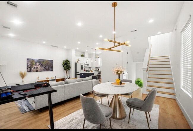 Building Photo - 2902 Rosalie St