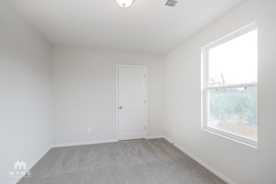 Building Photo - 15819 Del Norte Dr