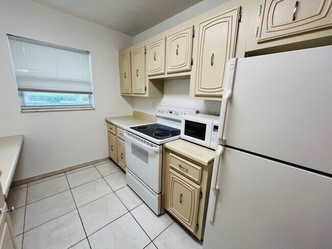 Building Photo - 2600 SW 22nd Ave