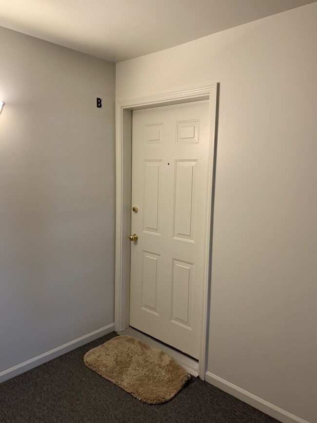 Building Photo - 245 Crestview Dr