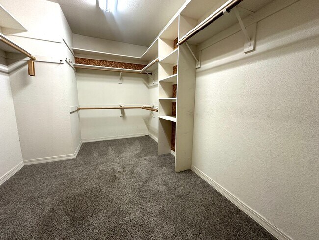 Building Photo - 3450 Sarolou Dr