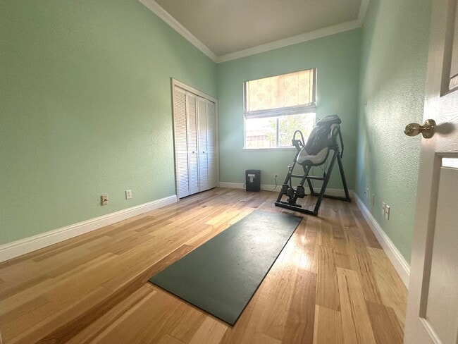 Building Photo - Gorgeous single story with Pool!