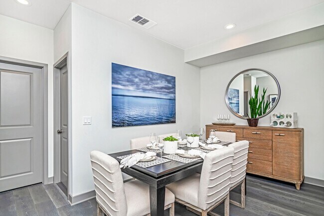 Building Photo - Stunning Fully Furnished Tri-Level Townhome 4BD/4BATHS! Central AC/Heat with Solar! 2 Car attache...