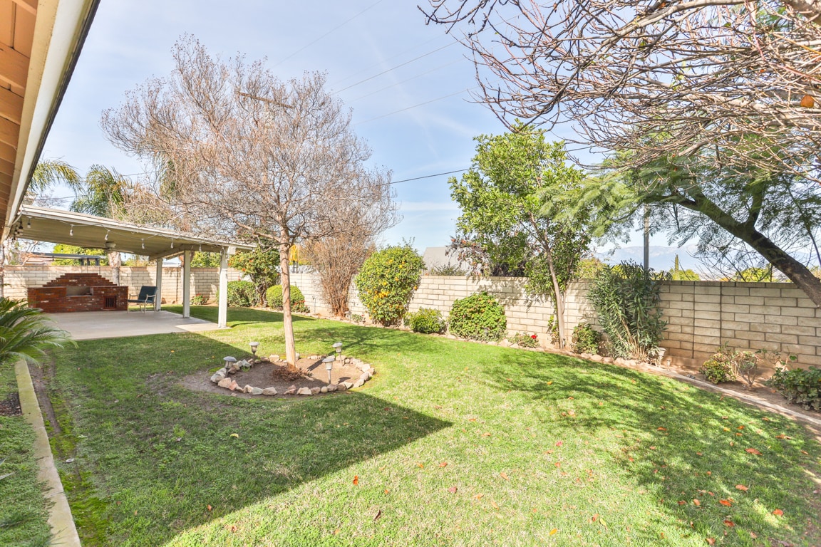 Building Photo - 205 E Old Mill Rd