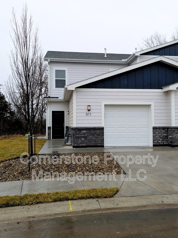 Building Photo - 812 E 6th St