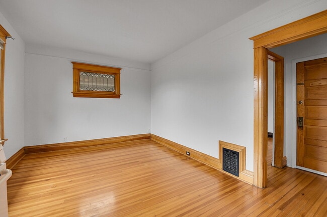 Building Photo - $1,475, 1 bed, 1 bath located in Denver