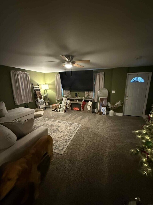 Building Photo - 3 Bedroom single family house