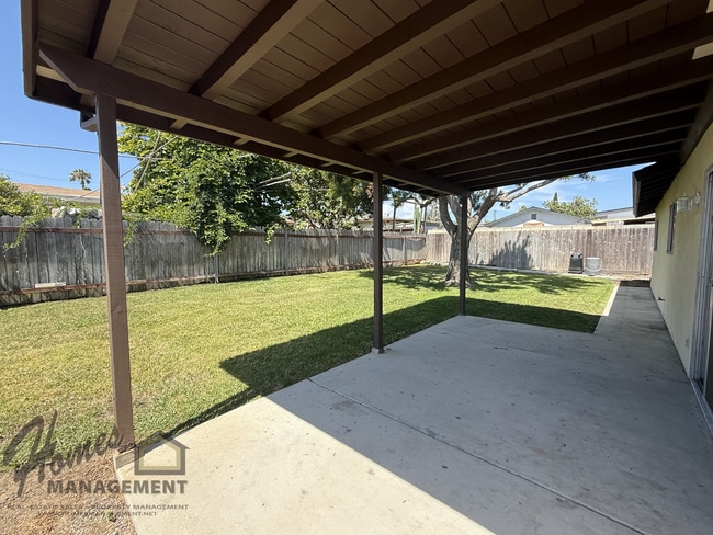 Building Photo - Homes Management - 3 Bed, 2 Bath San Marcos Home