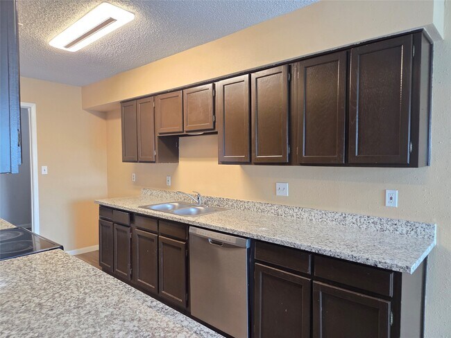 Building Photo - 13427 Juniper Point Dr