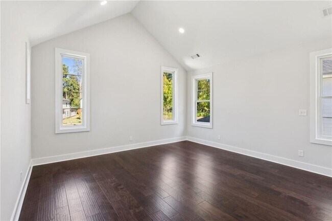 Building Photo - 115 Thome Dr