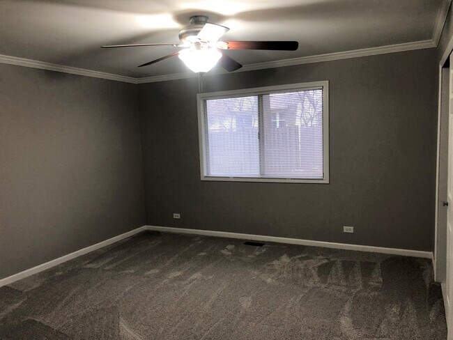 Building Photo - 448 Independence Ln