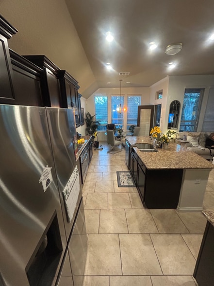 Building Photo - 724 Decathlon St