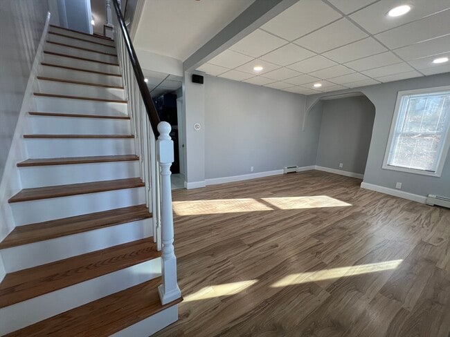 Building Photo - 452 Salem St