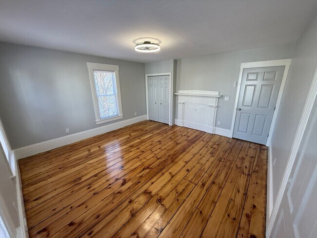 Building Photo - 319 Cedar St