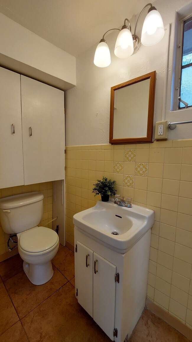 Building Photo - 3225 E Patricia St