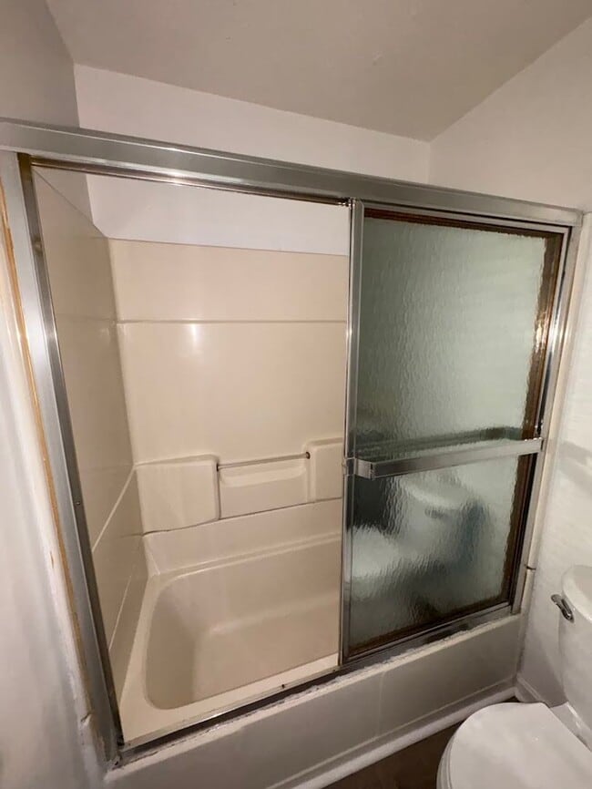 Building Photo - Three bedroom two bathroom home for rent