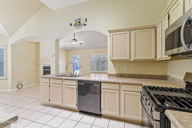 Building Photo - 13709 Paseo Hermoso Dr