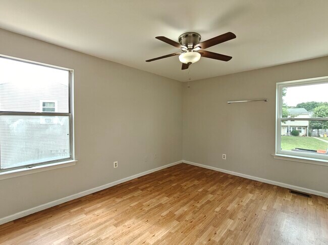 Building Photo - 60 Farmhouse Rd