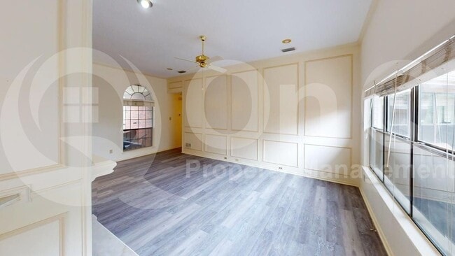 Building Photo - 1633 Palisades Dr