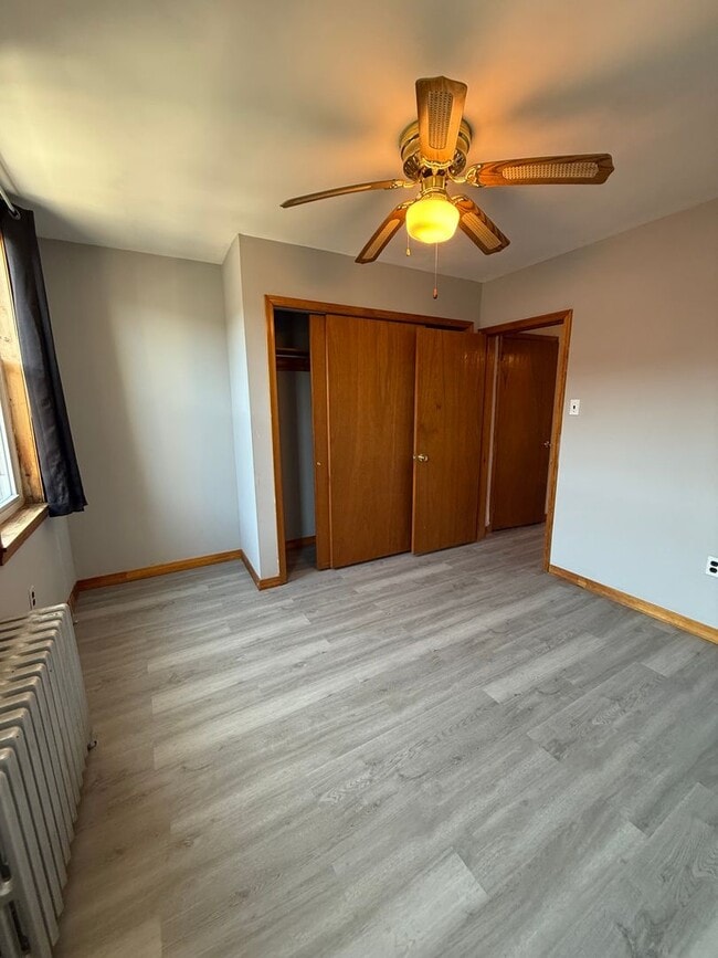 Building Photo - Charming 3-Bedroom Home in Port Richmond Available Now!