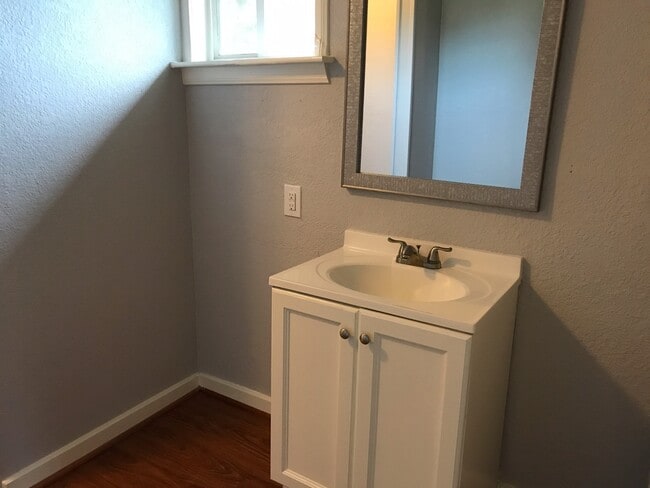 Building Photo - Gorgeous and spacious home in Danbury, Just remodeled and move in ready!