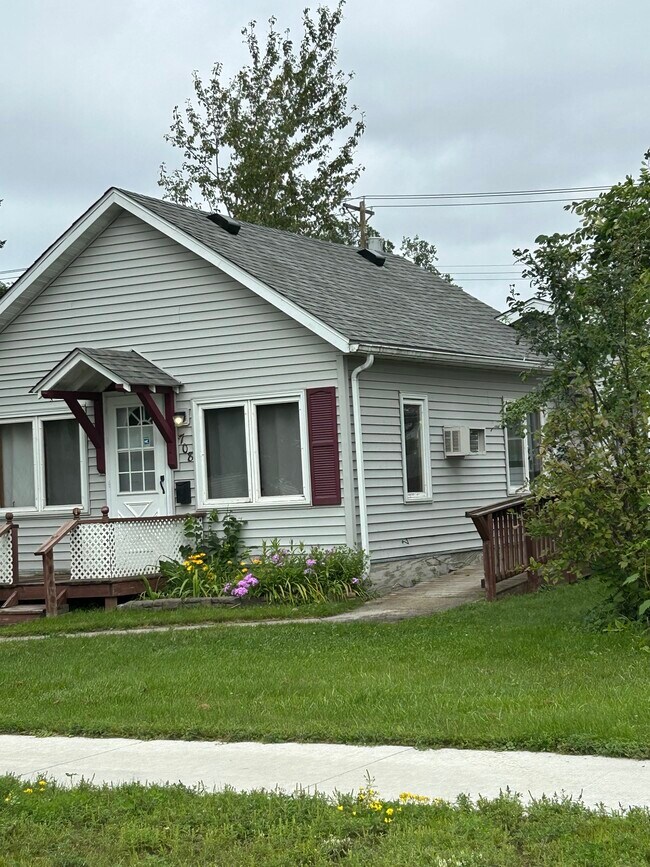 Primary Photo - 708 Mississippi Ave NW