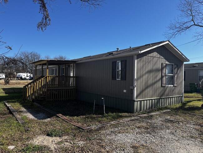 Building Photo - 513 N Avenue F