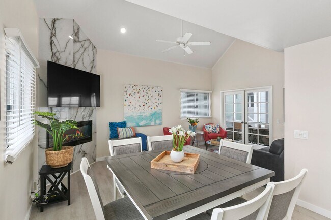 Building Photo - Spacious 3 BD/3 BA Furnished Home Near Mission Beach 9-Month Lease