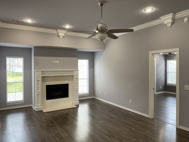 Building Photo - 572 Branchwood Ave