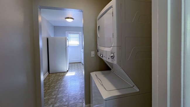 Building Photo - 32143La