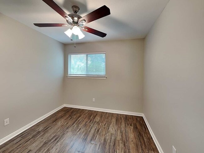 Building Photo - 179 Holly St