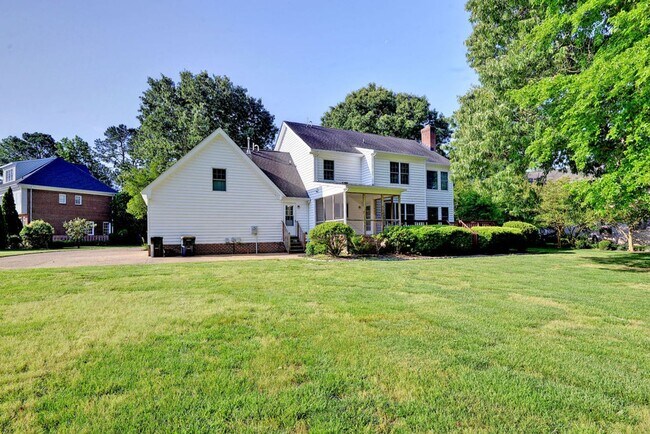 Building Photo - Beautiful Poquoson Home.