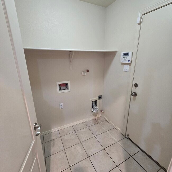 Building Photo - 669 Sunny Meadows Dr