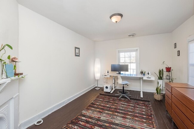 Building Photo - 2 BR/ 2 BA Historic Church Hill Home. Available February 10th!