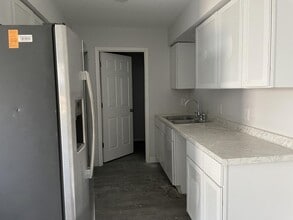 Building Photo - Stanley Duplex